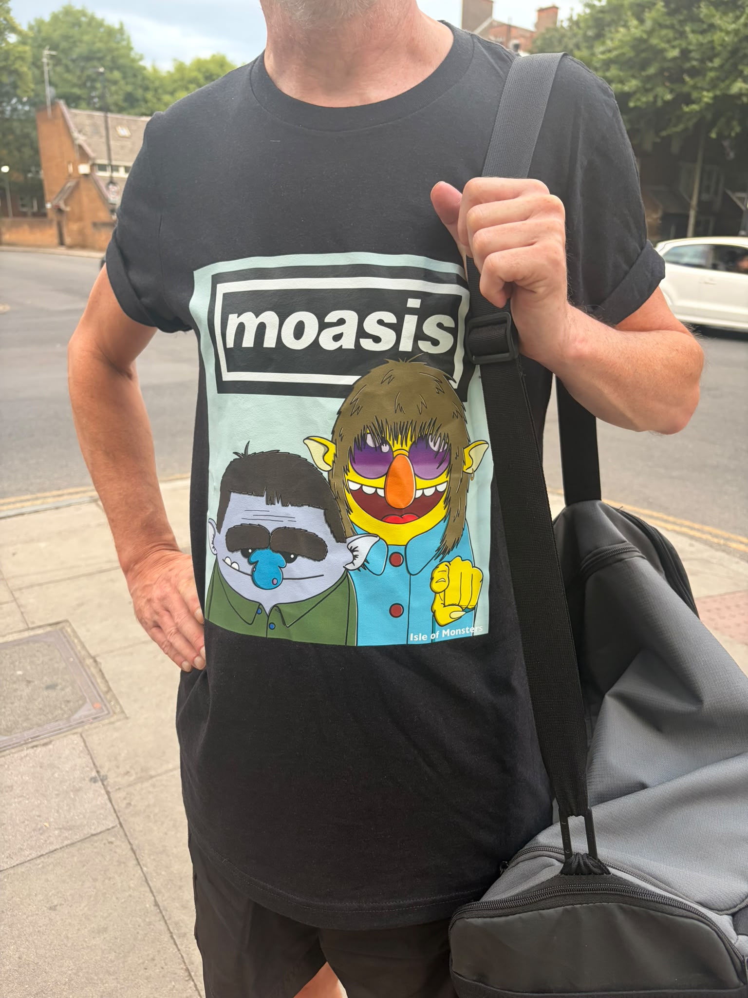 Isle of Monsters Moasis Britpop Band Graphic t-shirt -100% cotton unisex